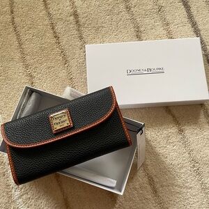 Dooney & Bourke Pebble Grain Continental
Clutch Wallet
